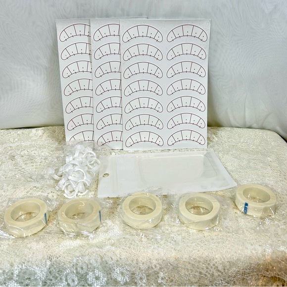 New in the Box Practice Eyelash and Makeup Silicone Head and Kit - Picture 8 of 11